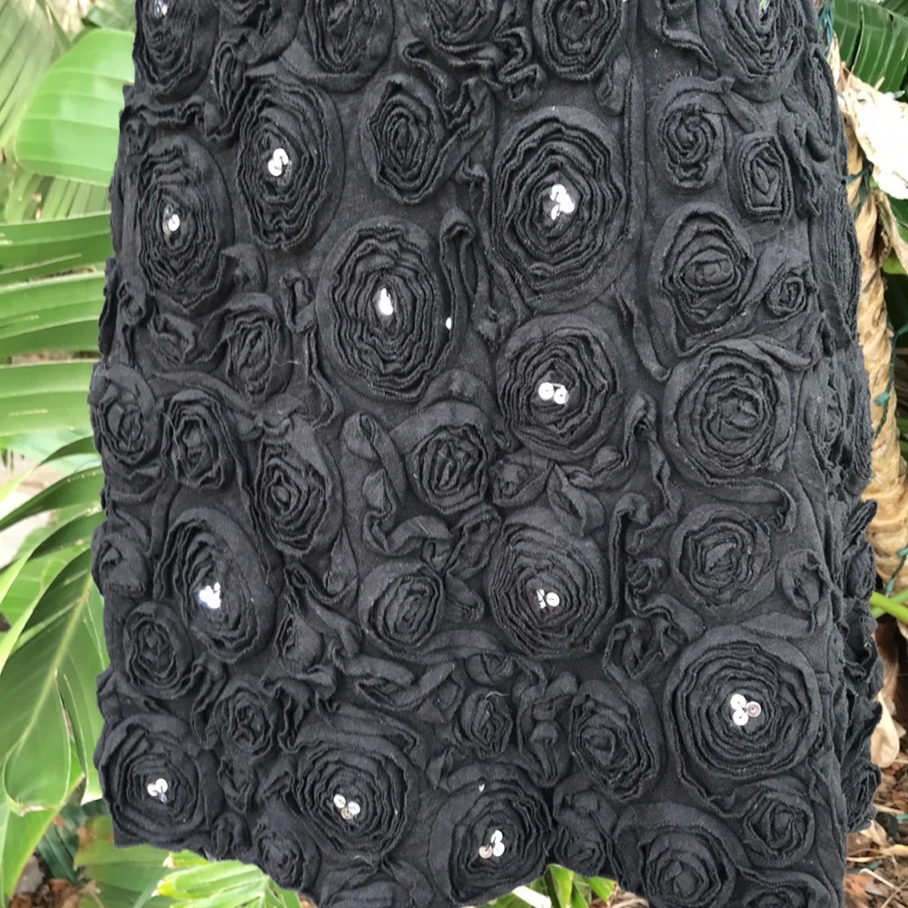 - Rosette-skirt floral with sequins - Picture 3 of 7